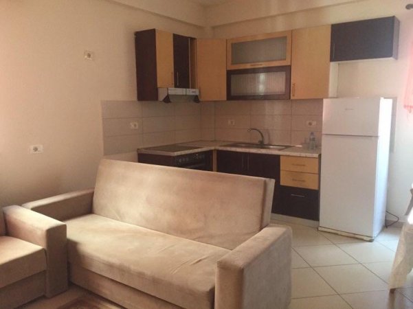 Tirane, jepet me qera apartament 1+1+Aneks+Ballkon Kati 1, 75 m² 280 € (Rruga Dalip Topi)