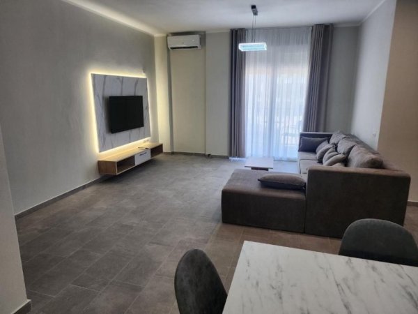 Tirane, jepet me qera apartament 3+1+Ballkon Kati 3, 120 m² 650 € (KODRA E DIELLIT)