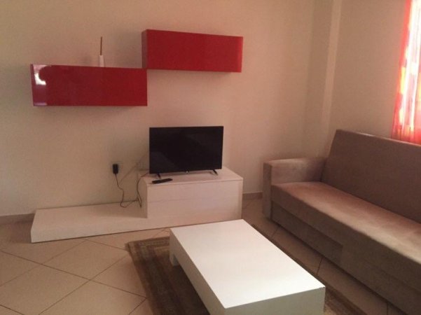 Tirane, jepet me qera apartament 1+1+Aneks+Ballkon Kati 1, 75 m² 280 € (Rruga Dalip Topi)