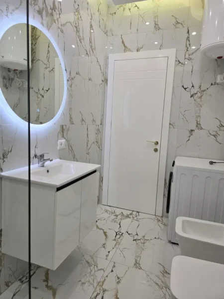 APARTAMENT  1+1 ME QIRA  500 € BULEVARDI I RI