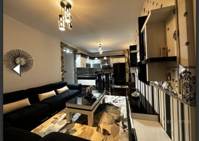 Tirane, jepet me qera apartament 3+1 Kati 2, 700 € 