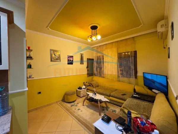 0683487469 Shqiperi, shitet apartament 1+1+Ballkon Kati 2, 54 m² 96.300 € (Rruga Kongresi i Manastirit)