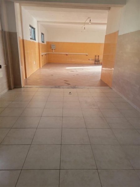 Tirane, jepet me qera magazine Kati 0, 110 m² 400 € (AUTOSTRADA TR-DR)