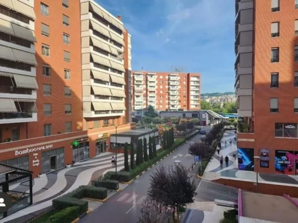 Tirane, jepet me qera ambjent biznesi Kati 0, 248 m² 6.000 € 