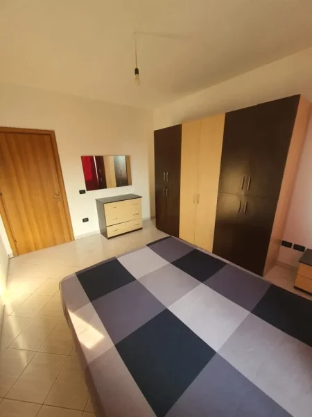Tirane, jepet me qera apartament 2+1 Kati 2, 
