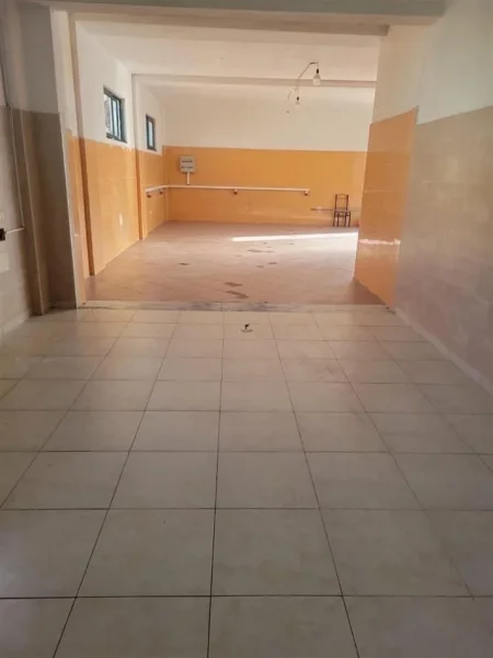 Tirane, jepet me qera magazine Kati 0, 250 m² 900 € (AUTOSTRADA TR-DR)