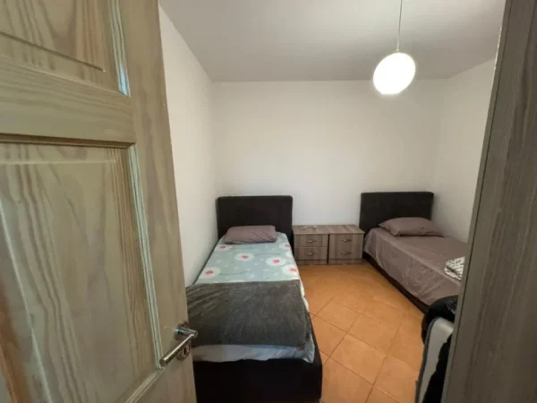 Tirane, jepet me qera apartament 2+1+Ballkon Kati 2, 95 m² 600 € (Kopshti Botanik)