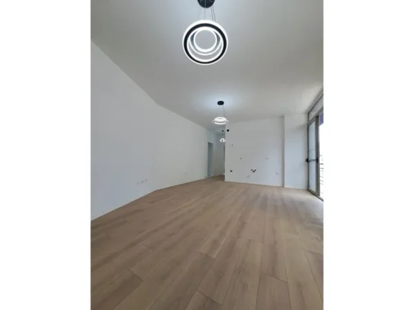 Tirane, shitet apartament 2+1 Kati 5, 90 m² 225.000 € (KOMUNA E PARISIT)