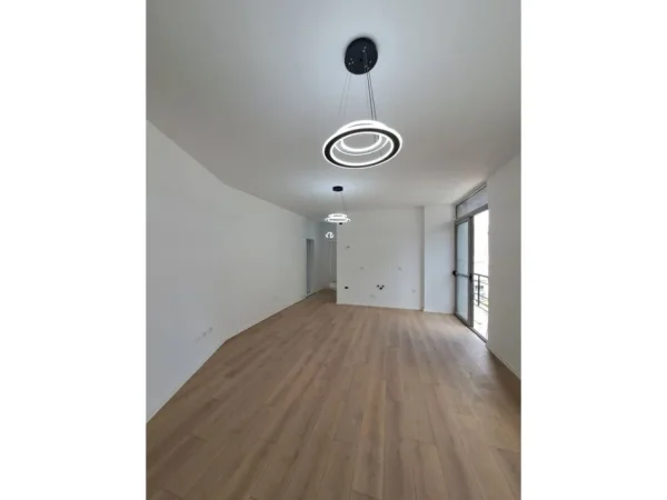 Tirane, shitet apartament 2+1 Kati 5, 90 m² 225.000 € (KOMUNA E PARISIT)