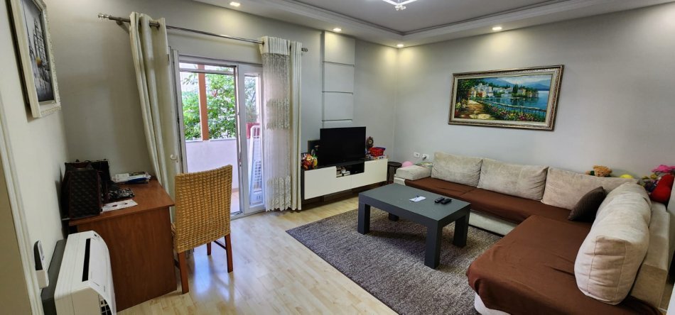 Tirane, shitet apartament 2+1 Kati 2, 86 m² 139.000 € (rruga 5 maji)