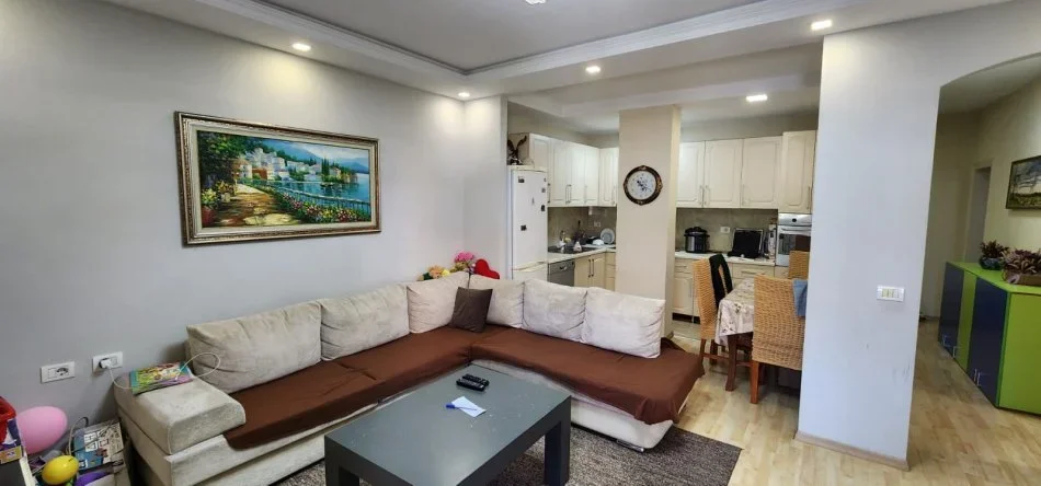 Tirane, shitet apartament 2+1 Kati 2, 86 m² 139.000 € (rruga 5 maji)