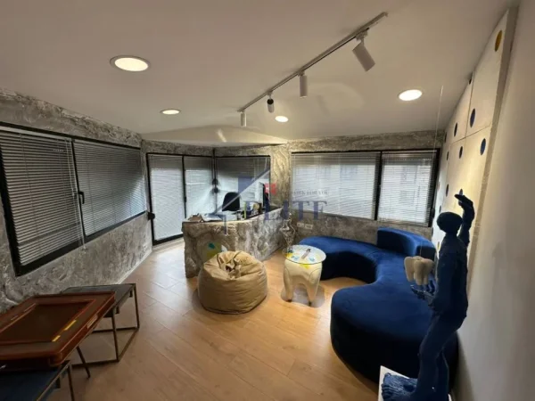 Shqiperi, jepet me qera ambjent biznesi Kati 7, 40 m² 600 € (Ali Demi)