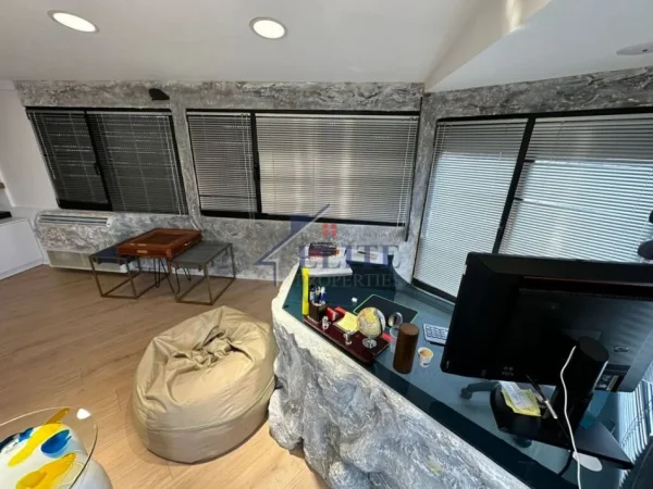 Shqiperi, jepet me qera ambjent biznesi Kati 7, 40 m² 600 € (Ali Demi)