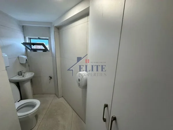 Shqiperi, jepet me qera ambjent biznesi Kati 7, 40 m² 600 € (Ali Demi)