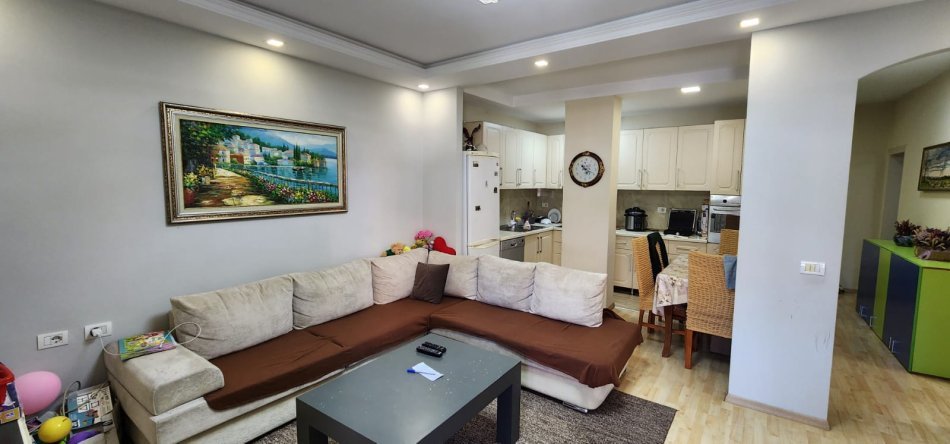 Tirane, shitet apartament 2+1 Kati 2, 86 m² 139.000 € (rruga e dibres)