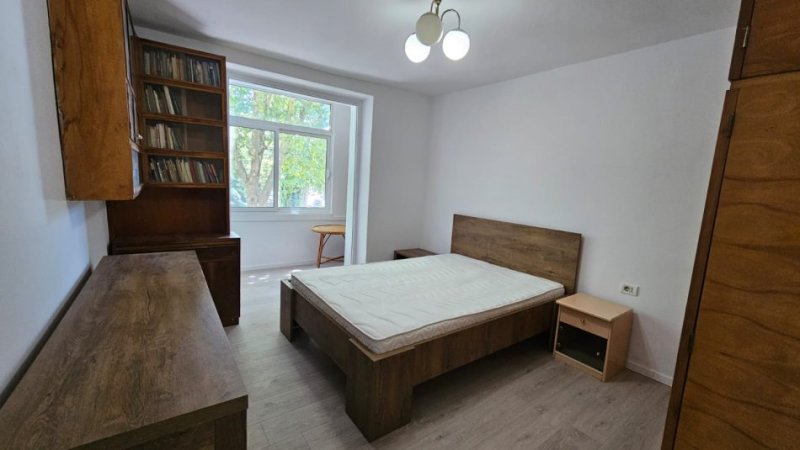 Tirane, jepet me qera apartament 2+1 Kati 1, 65 m² 580 € 
