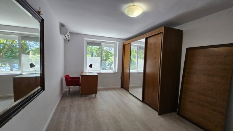 Tirane, jepet me qera apartament 2+1 Kati 1, 65 m² 580 € 