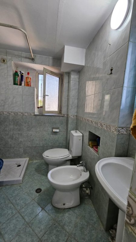 Tirane, jepet me qera apartament 2+1 Kati 1, 65 m² 580 € 