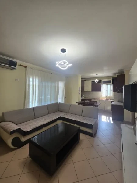 Tirane, jepet me qera apartament 1+1 Kati 4, 65 m² 450 € (kodra e diellit)