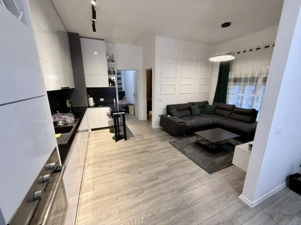 Tirane, jepet me qera apartament 2+1+Ballkon Kati 2, 78 m² 450 € (Kompleksi Mangalem, Ali Dem)