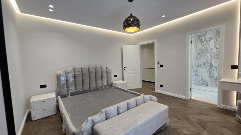 Tirane, jepet me qera Vile 2 Katshe , 306 m² 3.600 € (TEG)
