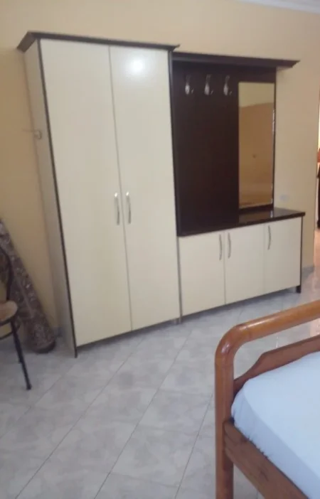 Tirane, jepet me qera ambjent biznesi Kati 5, 500 € 