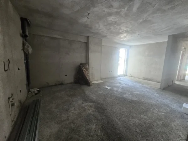 Tirane, shitet apartament 2+1 Kati 3, 91 m² 137.500 € (Fusha e Aviacionit)