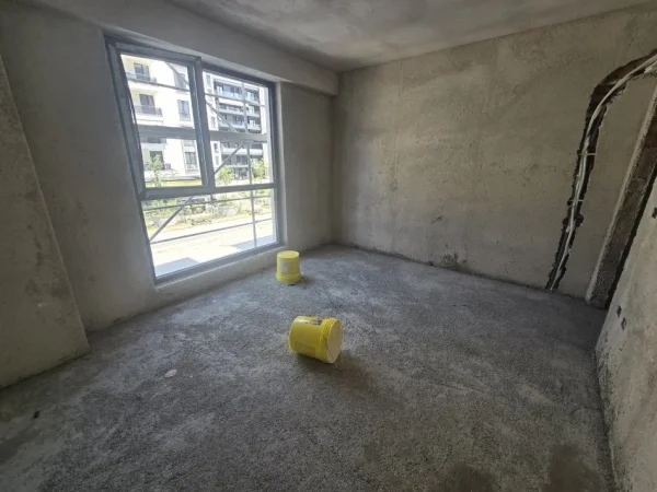 Tirane, shitet apartament 2+1 Kati 3, 91 m² 137.500 € (Fusha e Aviacionit)