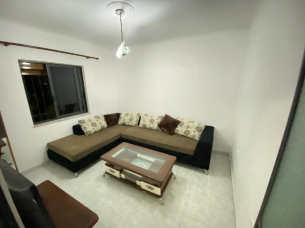 Tirane, jepet me qera apartament 2+1 Kati 2, 65 m² 300 € (Sanatorium)