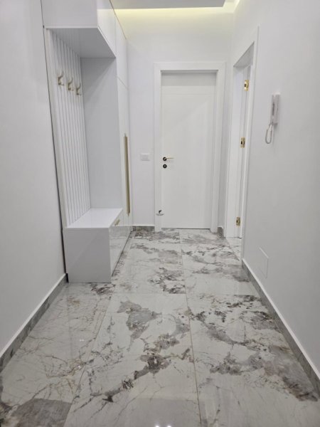 Tirane, jepet me qera apartament 1+1+Ballkon Kati 5, 70 m² 500 € (PASKUQAN)