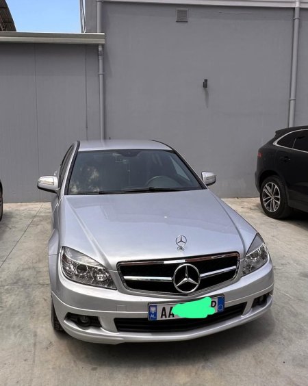 Tirane, shes makine Benz C Class W204 Nafte, gri metalizato automatik 180.000 km 5.500 €
