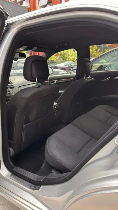 Tirane, shes makine Benz C Class W204 Nafte, gri metalizato automatik 180.000 km 5.500 €