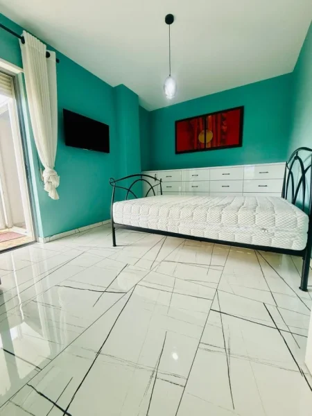 Tirane, jepet me qera apartament 2+1+Aneks+Ballkon Kati 4, 100 m² 1.300 € (LIQENI I THATE RADISSONI)