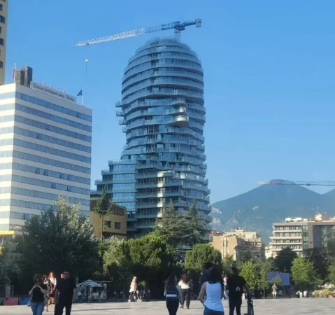 Tirane, shitet apartament 1+1 , 129 m² 569.600 € 