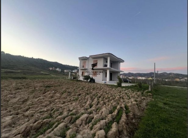 Tirane, shitet Vile 2 Katshe Kati 2, 260 m² 260.000 € (VORE)