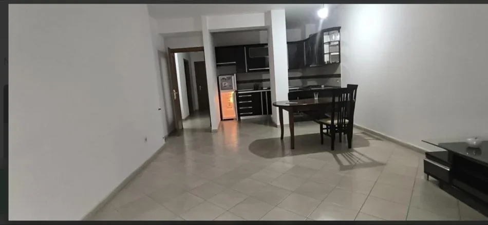 Tirane, jepet me qera apartament 2+1 Kati 1, 800 € 
