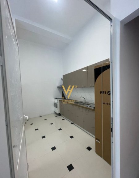 Tirane, jepet me qera ambjent biznesi Kati 0, 100 m² 850 € (YZBERISHT)