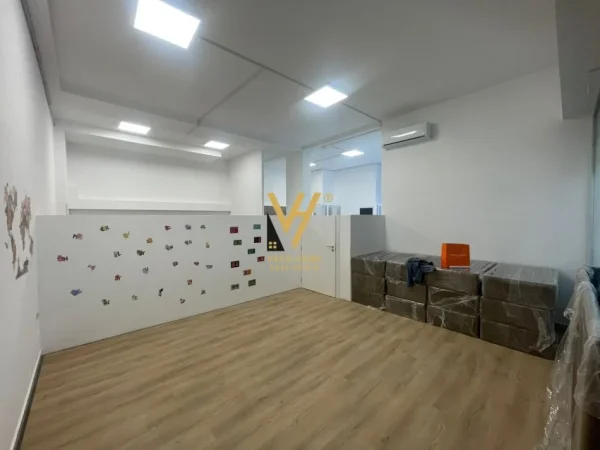 Tirane, jepet me qera ambjent biznesi Kati 0, 100 m² 850 € (YZBERISHT)