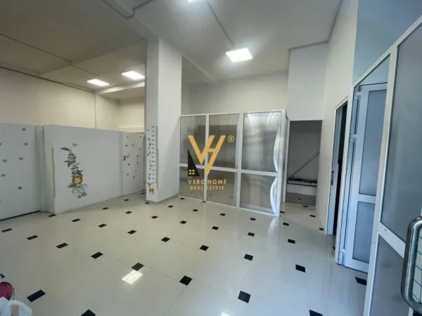 Tirane, jepet me qera ambjent biznesi Kati 0, 100 m² 850 € (YZBERISHT)