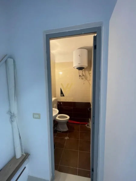 Tirane, jepet me qera ambjent biznesi Kati 0, 100 m² 850 € (YZBERISHT)