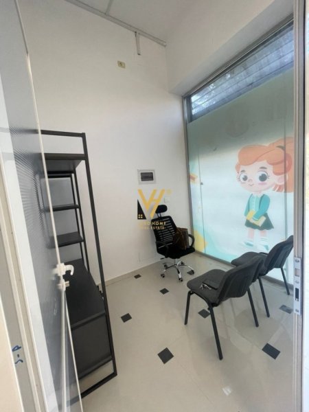 Tirane, jepet me qera ambjent biznesi Kati 0, 100 m² 850 € (YZBERISHT)