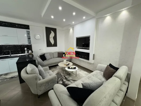 Vlore, shitet apartament 2+1+Ballkon Kati 7, 91 m² 125.000 € (Rruga Demokracia)