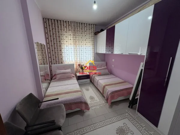 Vlore, shitet apartament 2+1+Ballkon Kati 7, 91 m² 125.000 € (Rruga Demokracia)
