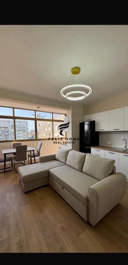 Tirane, jepet me qera apartament 2+1+Ballkon Kati 5, 75 m² 650 € (21 DHJETORI)