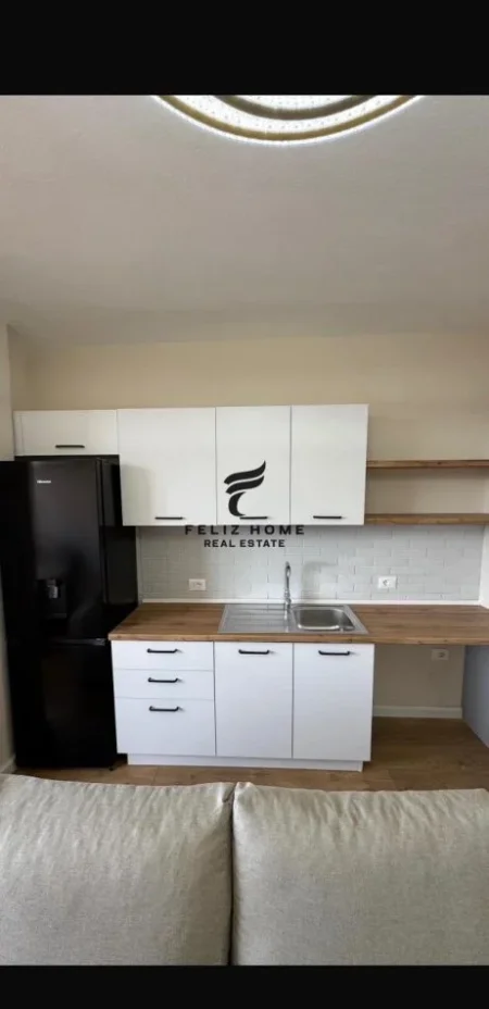 Tirane, jepet me qera apartament 2+1+Ballkon Kati 5, 75 m² 650 € (21 DHJETORI)