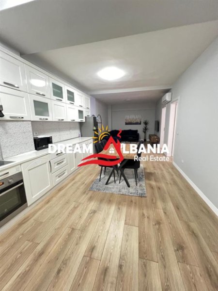 Tirane, shitet apartament 2+1+Ballkon Kati 10, 106 m² 180.000 €