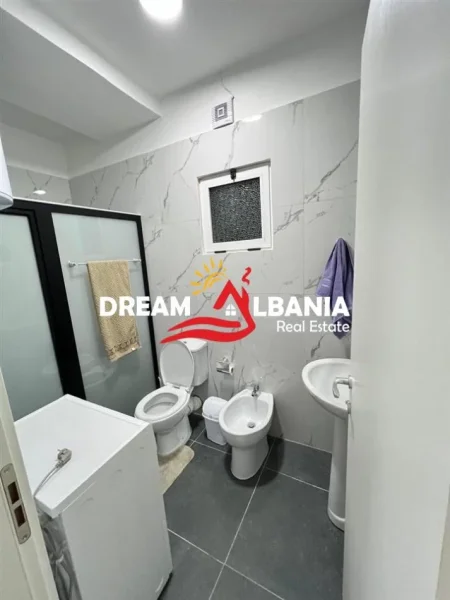 Tirane, shitet apartament 2+1+Ballkon Kati 10, 106 m² 180.000 €