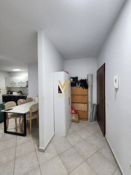 Tirane, jepet me qera apartament 1+1+Ballkon Kati 4, 75 m² 500 € (ISH PARKU I AUTOBUZAVE)