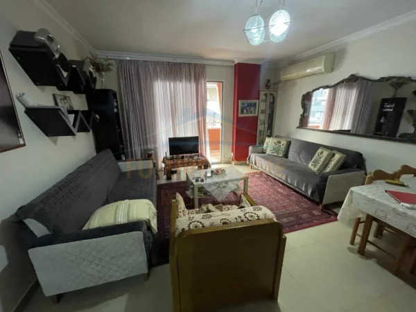 Tirane, jepet me qera apartament 2+1 Kati 7, 95 m² 450 € 