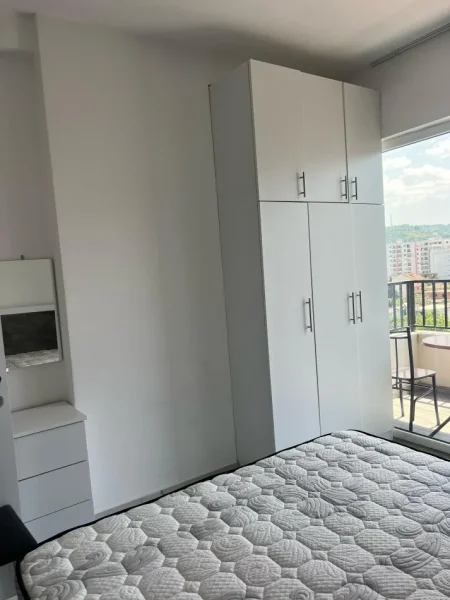 Tirane, jepet me qera apartament 1+1+Ballkon Kati 8, 55 m² 400 € (Rruga Teodor Keko)